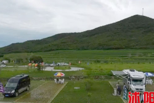 内蒙古昂勒滑雪小镇汽车露营地