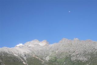 318连锁汽车旅馆德格营地