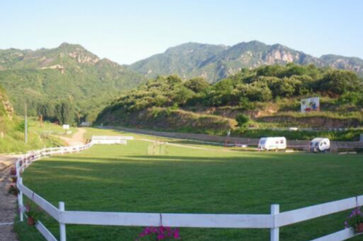 长白山原生态戏冬游乐景区房车自驾营地